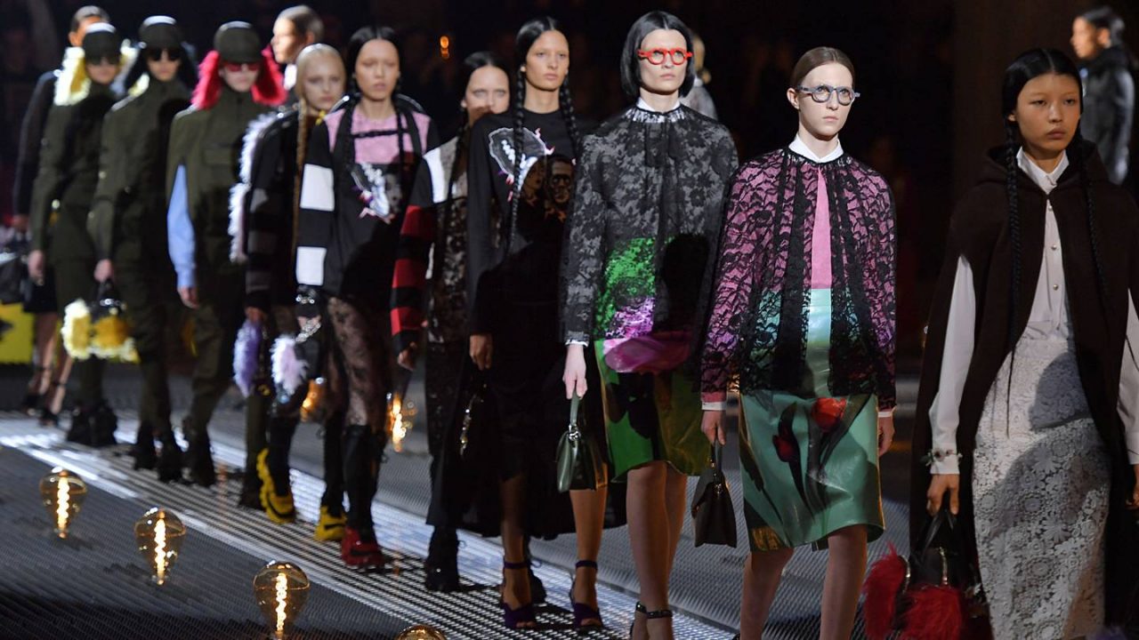 Suzy Menkes：#SuzyMFW：Prada：科學怪人第二回 Miuccia 擁抱當前時代的恐怖和美麗