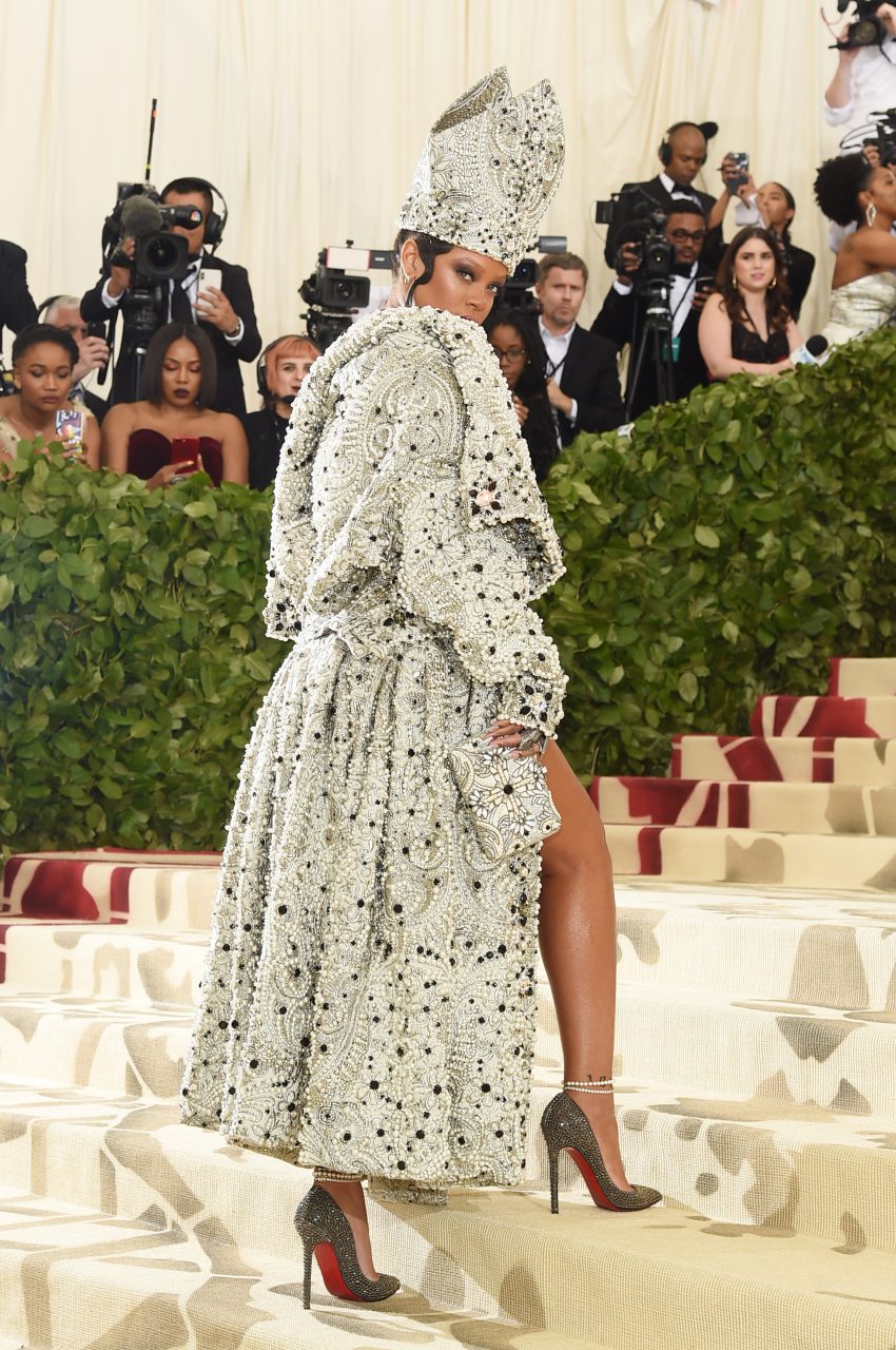 <strong>2018: Heavenly Bodies: Fashion & The Catholic Imagination</strong> Rihanna