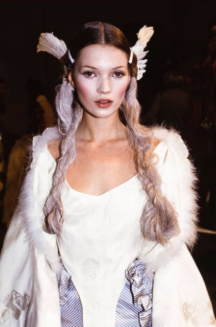回顧 Kate Moss 在天橋上的五大精彩時刻