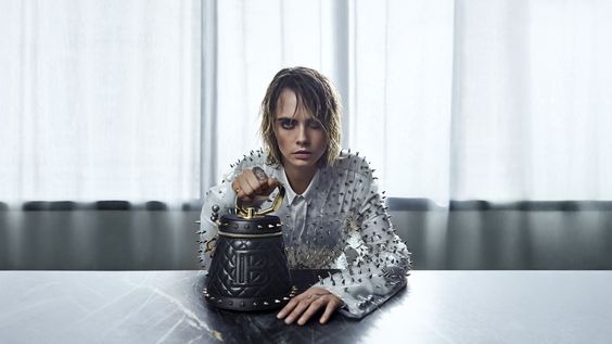 Balmain X Cara Delevingne 聯乘手袋，將會是下一個風靡全球的 IT bag?