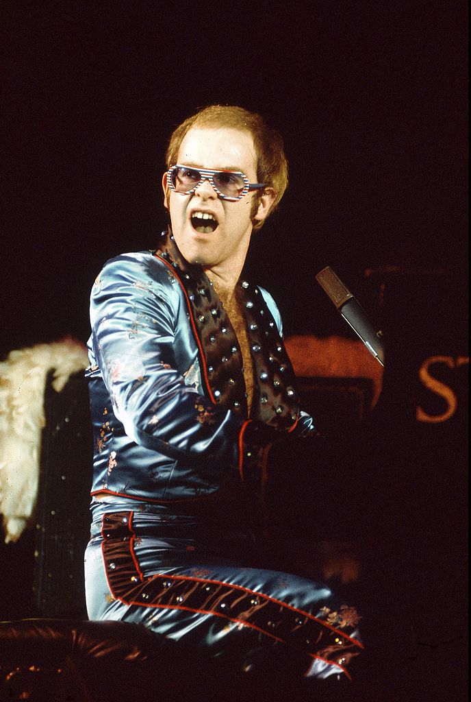UNITED KINGDOM - DECEMBER 01: HAMMERSMITH ODEON Photo of Elton JOHN (Photo by David Warner Ellis/Redferns)