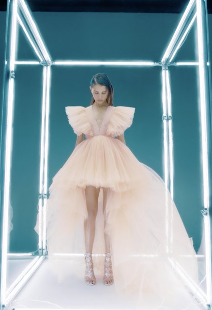H&M x Giambattista Valli 聯乘 #Project? 新玩法：今日宣佈，明日首賣；重塑如紅地毯和婚紗等的經典款式