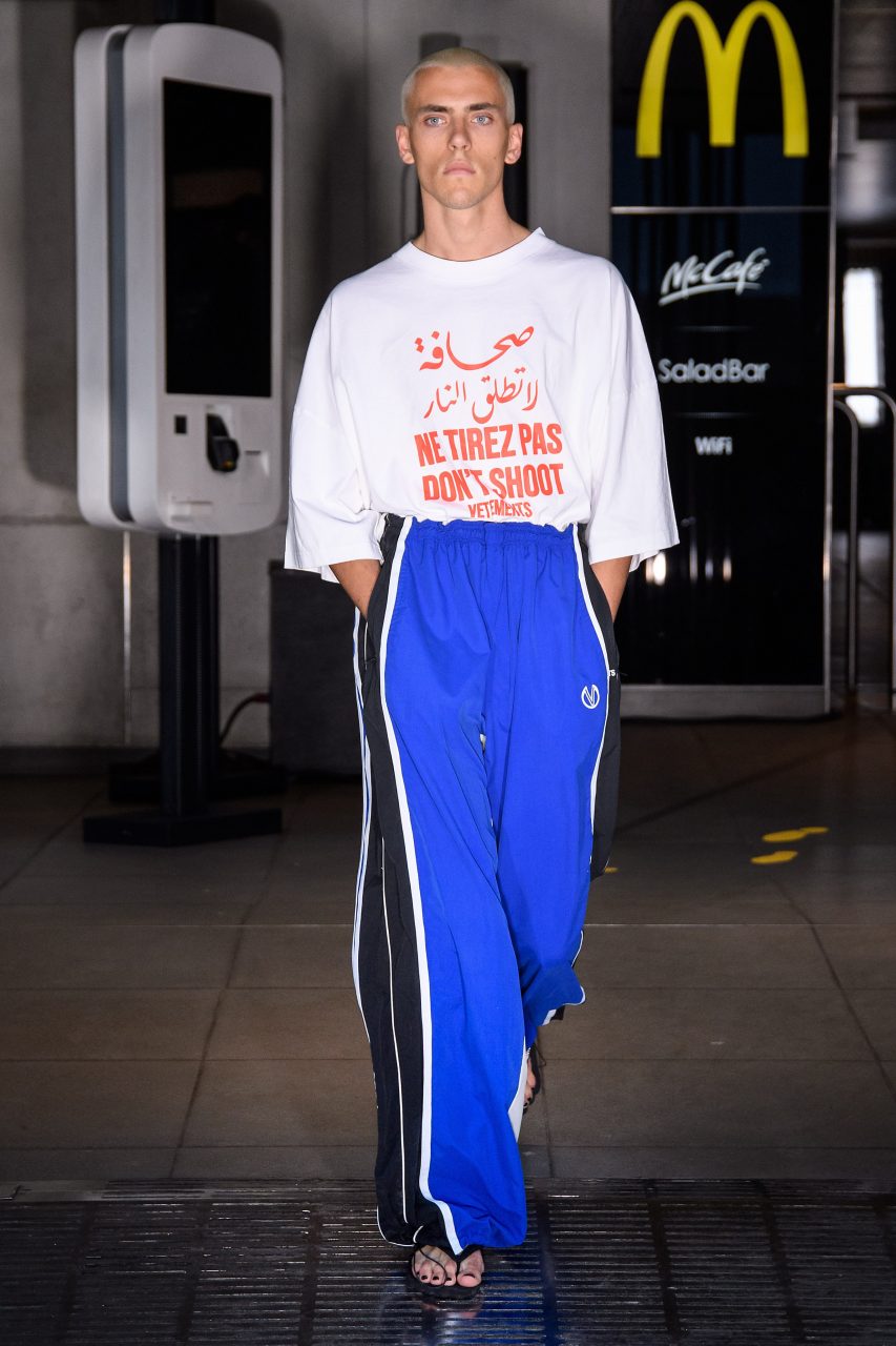 Vetements “Don’t Shoot” T-shirt或比文化抨擊更加嚴重：評價前追究歷史出處
