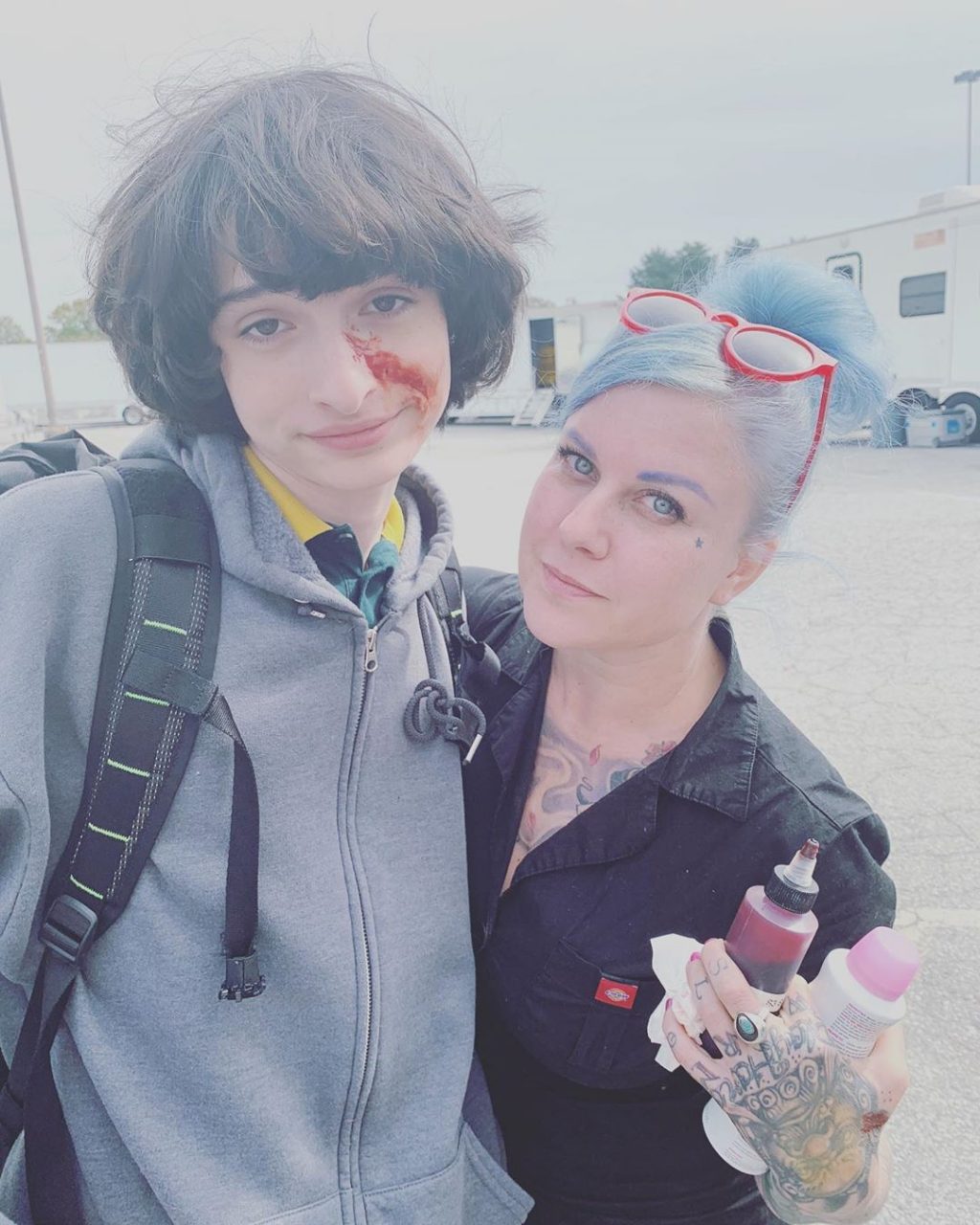 《Stranger Things 3》的化妝趣聞：以唇彩做出血漿、汗水？