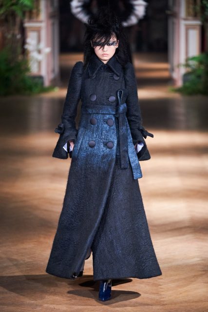 Viktor & Rolf 成功兌現承諾:想要個更美好的世界 | Fall 2019 Couture