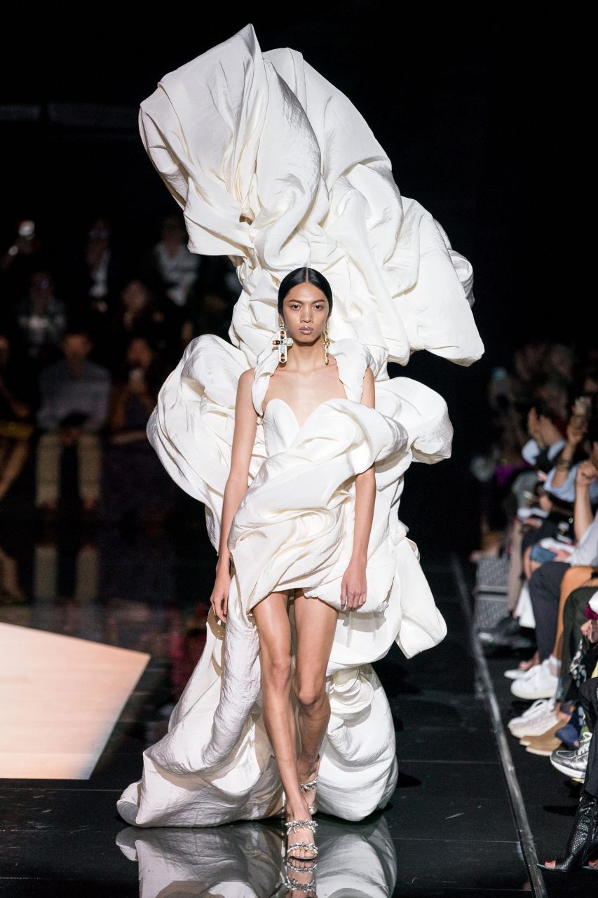 Suzy Menkes：Schiaparelli 新任創作總監 Daniel Roseberry會是下一位Karl Lagerfeld嗎？