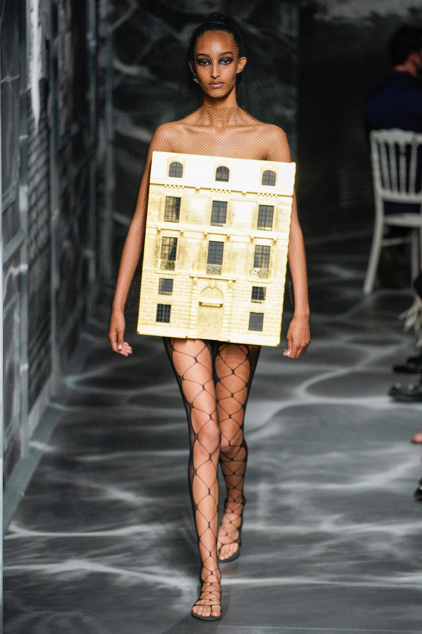 Maria Grazia Chiuri回歸黑色 ：死亡意味著轉變  | Dior Fall 2019 Couture