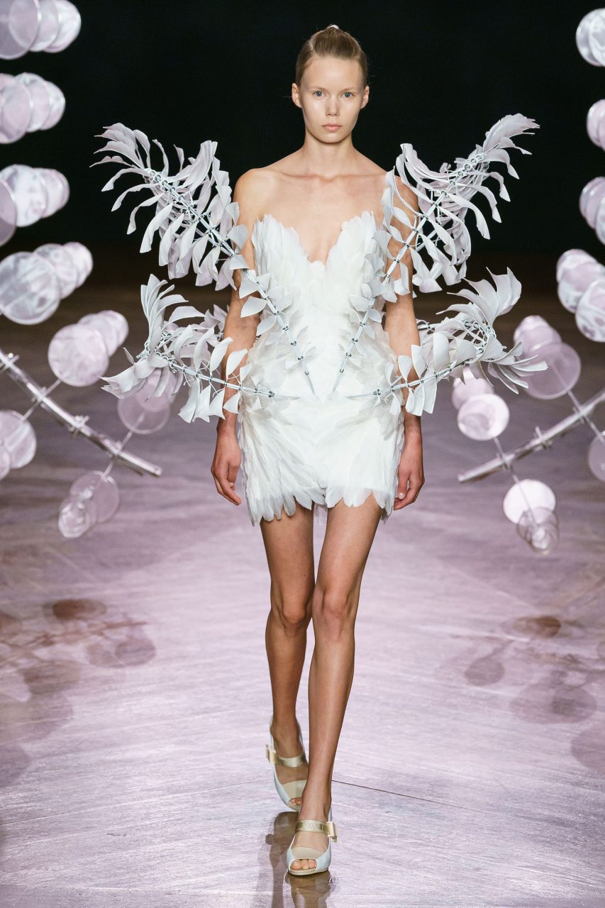究竟是藝術還是時裝？ Iris van Herphen 催眠進行曲 | Fall 2019 Couture