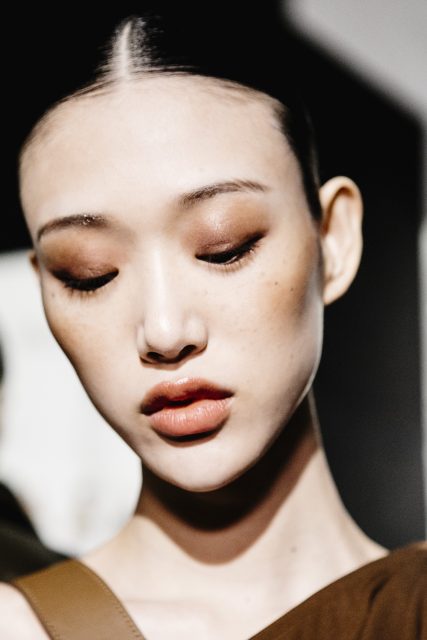 以專業色彩理論選擇適合自己的化妝品!你的肌底色是冷色系還是暖色系?