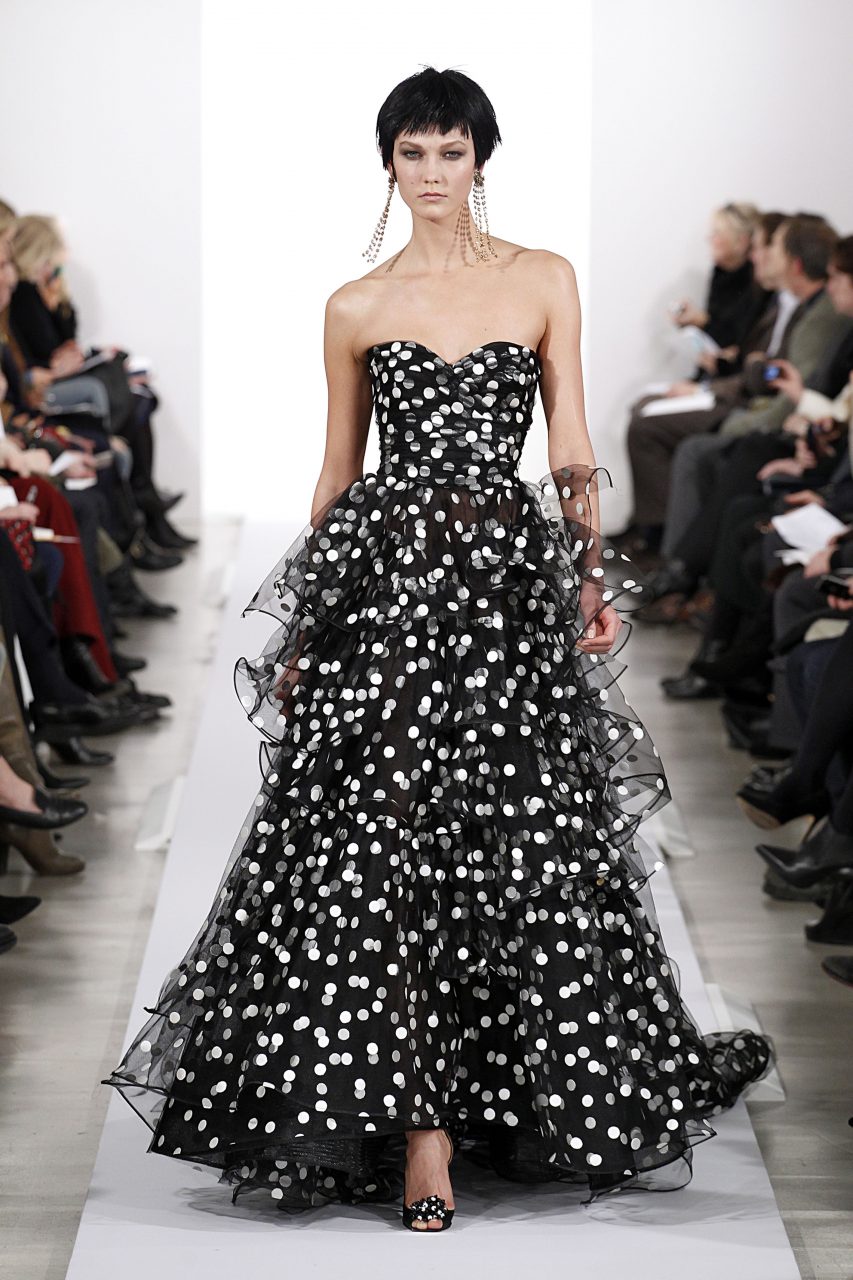 NEW YORK, NY - FEBRUARY 11: (BRAZIL OUT, NEW YORK TIMES OUT, UK VOGUE OUT) Karlie Kloss walks the runway at the Oscar De La Renta Ready to Wear Fall/Winter 2014-2015 fashion show during Mercedes-Benz Fashion Week Fall 2014 on February 11, 2014 in New York City. (Photo by Victor VIRGILE/Gamma-Rapho via Getty Images)