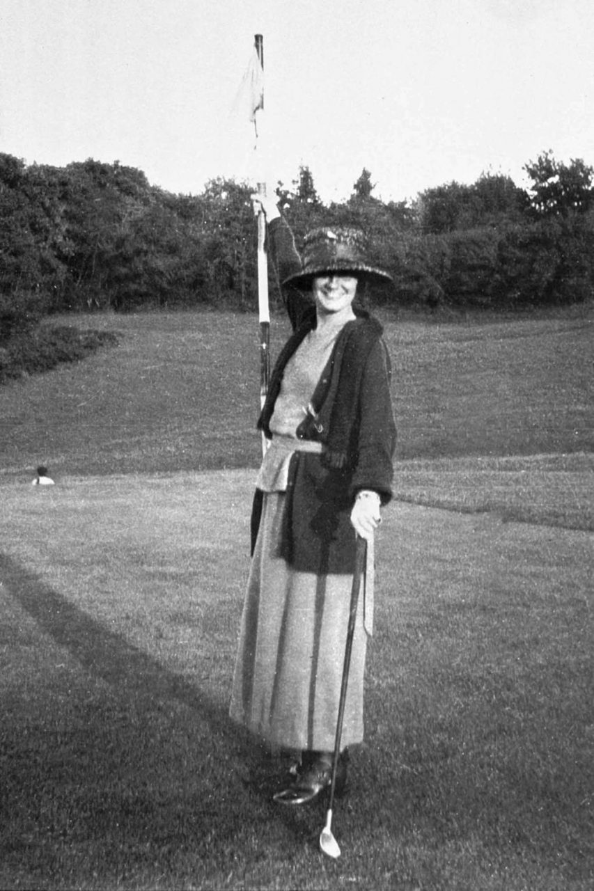 1910
Chanel pictured playing golf in a rare early photograph.