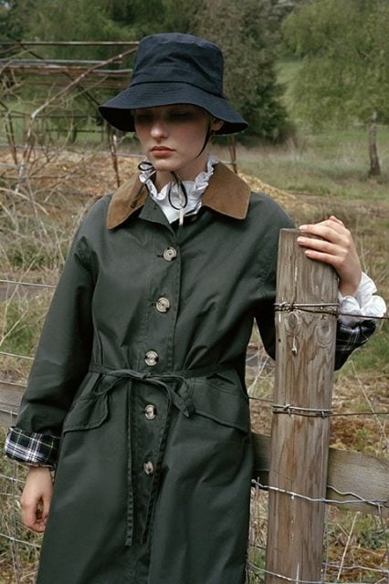 The Barbour x Alexa Chung:英國最強防風防水外套的時尚化之路