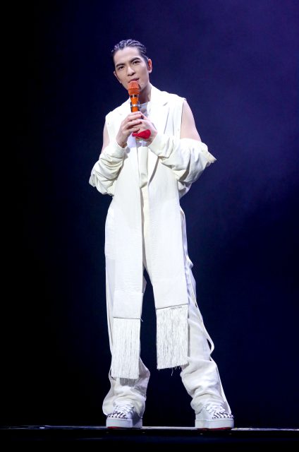 只有百變金曲歌王蕭敬騰,才能駕馭前衛風格:回顧「娛樂先生」演唱會服飾