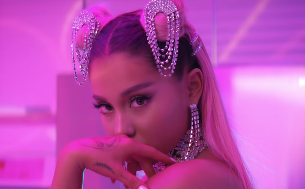 Forever 21再捲入負面風波！Ariana Grande為何向品牌索償千萬美元？