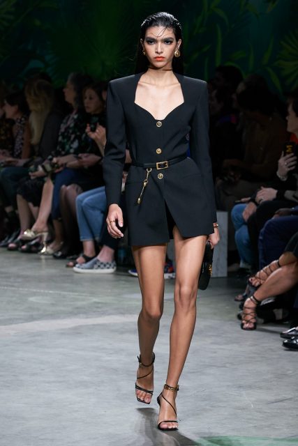 性感才是Versace DNA:Jennifer Lopez與Google合作真人搜索畫面 | Spring/Summer 2020