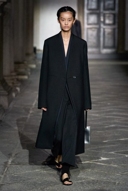 奉行簡約主義 Jil Sander：月亮底下的藝術味道 | Spring/Summer 2020