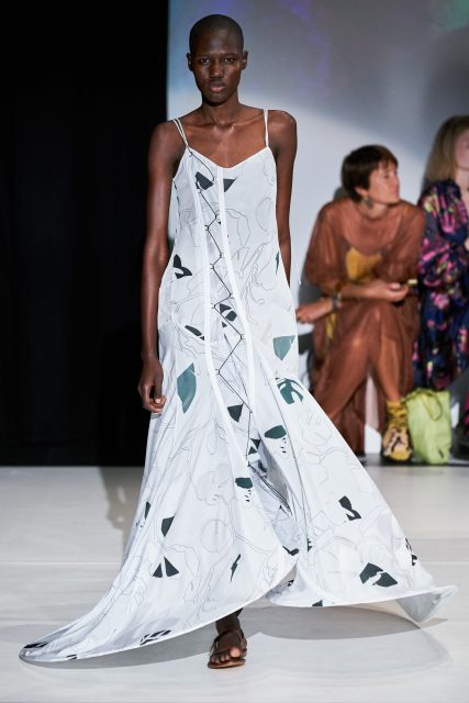 Chalayan 的逆向思維：設計以靜制動 | Spring/Summer 2020