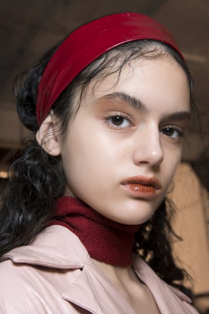 吸血鬼妝容回歸!今個秋冬要懂的“Dark Romance”潮流