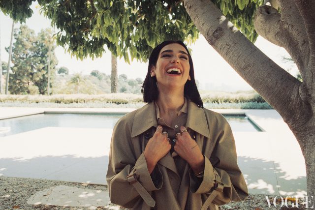 Dua Lipa踏入25歲:她跟《Vogue》談起成名後的故事