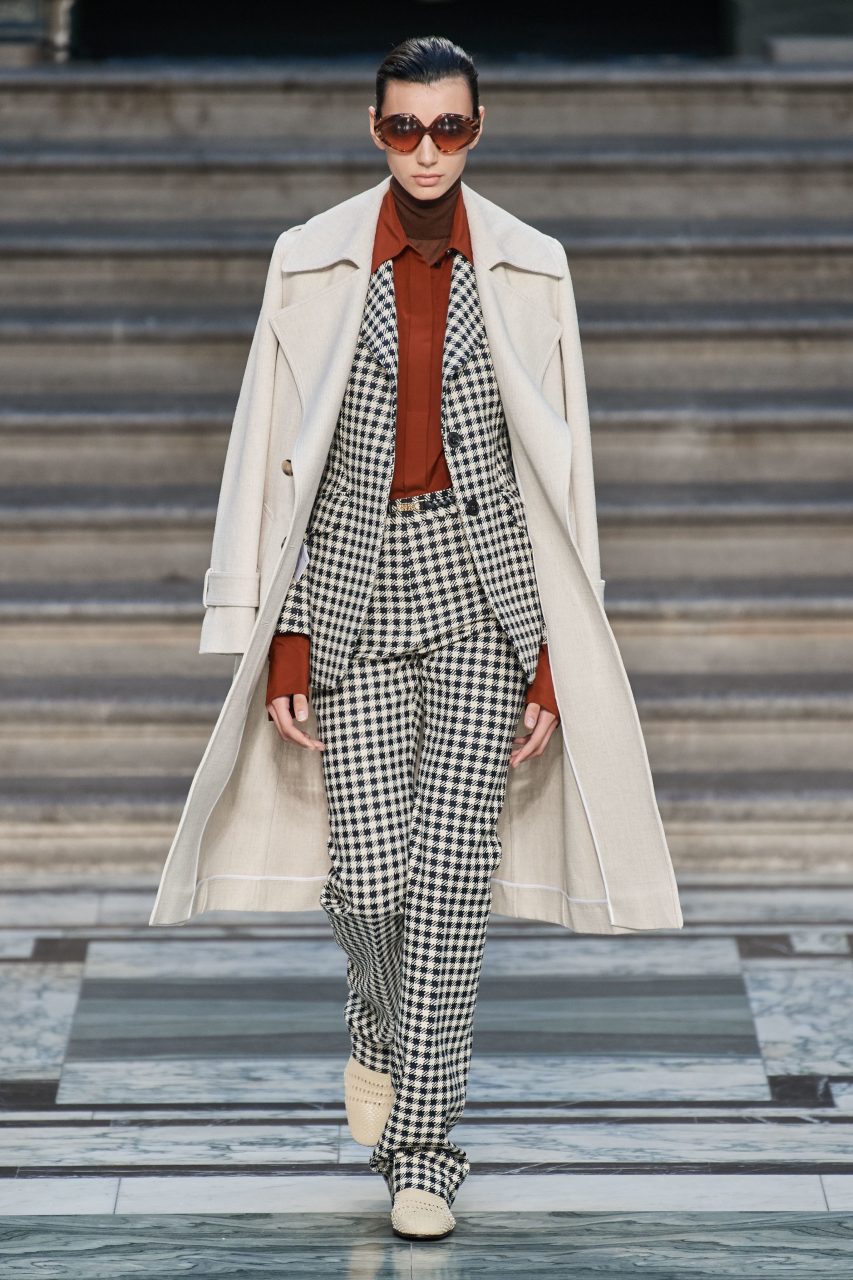 曾經只穿黑色服飾的 Victoria Beckham：原來顏色並不難駕馭 | Spring/Summer 2020