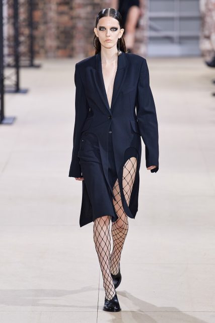 強烈的情慾元素是 Ann Demeulemeester 的新浪漫主義 | Spring/Summer 2020
