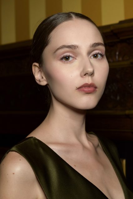 真正的「不死唇色」?乾燥玫瑰色唇妝繼續成為潮流之最…