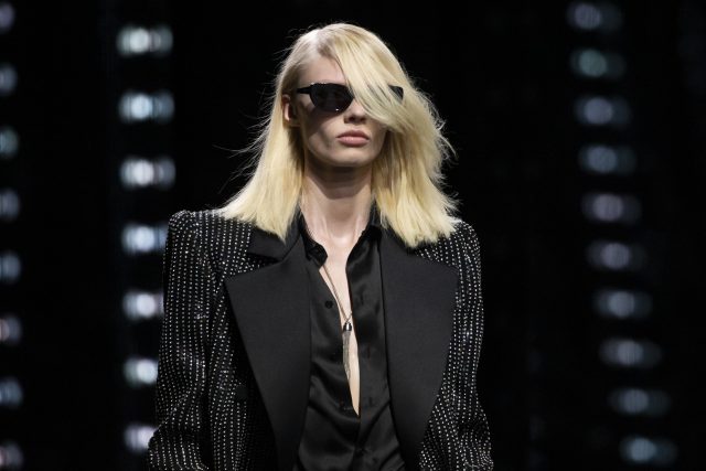Saint Laurent 為女性賦權,展現剛柔並濟之美