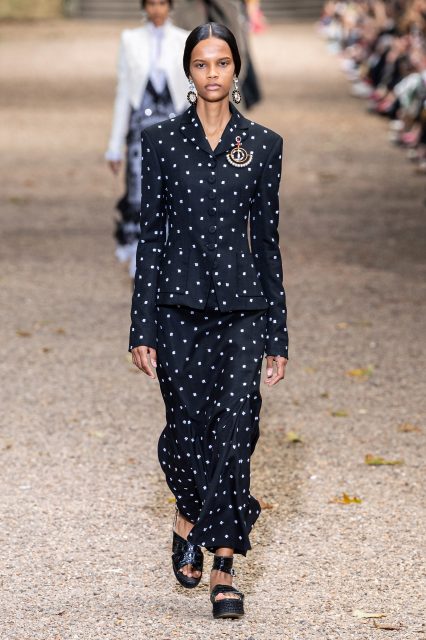 Erdem 唯美的維多利亞風格:革命也可以很溫柔 | Spring/Summer 2020