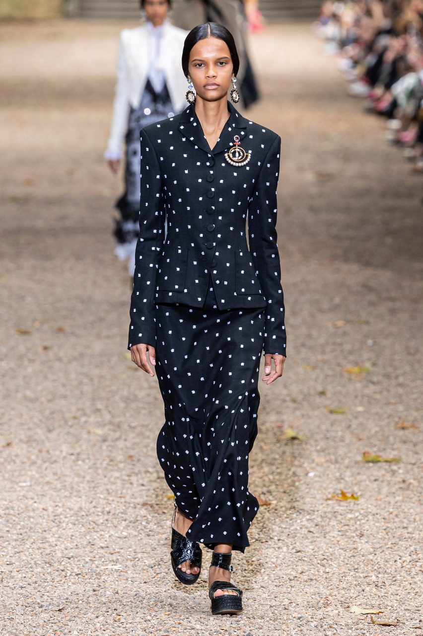 Erdem 唯美的維多利亞風格：革命也可以很溫柔 | Spring/Summer 2020