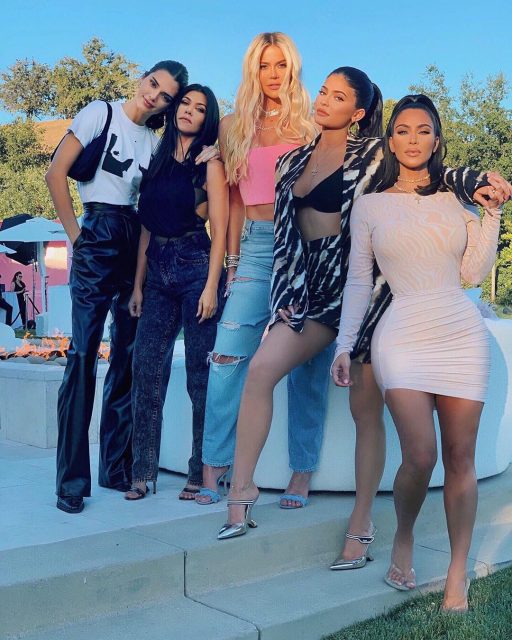 一上線便一搶而空：Kardashian家族進軍二手時尚市場