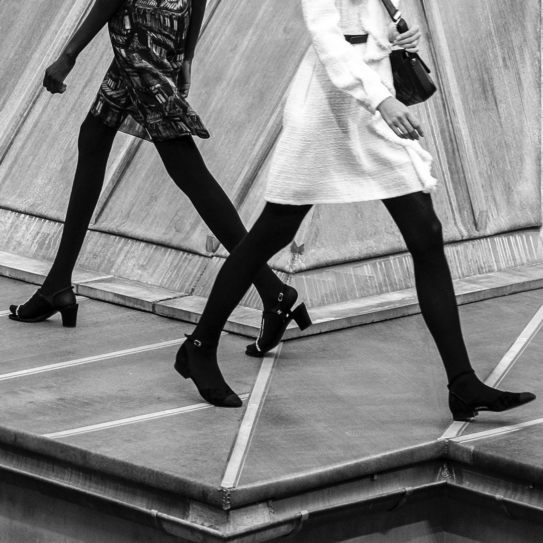 時裝界棄用得最多的單品——絲襪也開始走綠色路線