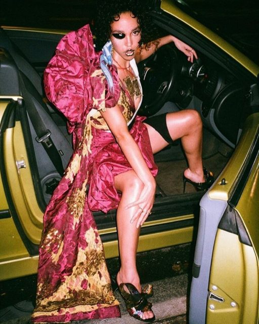 FKA Twigs 對抗病魔後化身現代版 Mary Magdalene,全靠 Ed Marler 巧手塑造鮮明形象