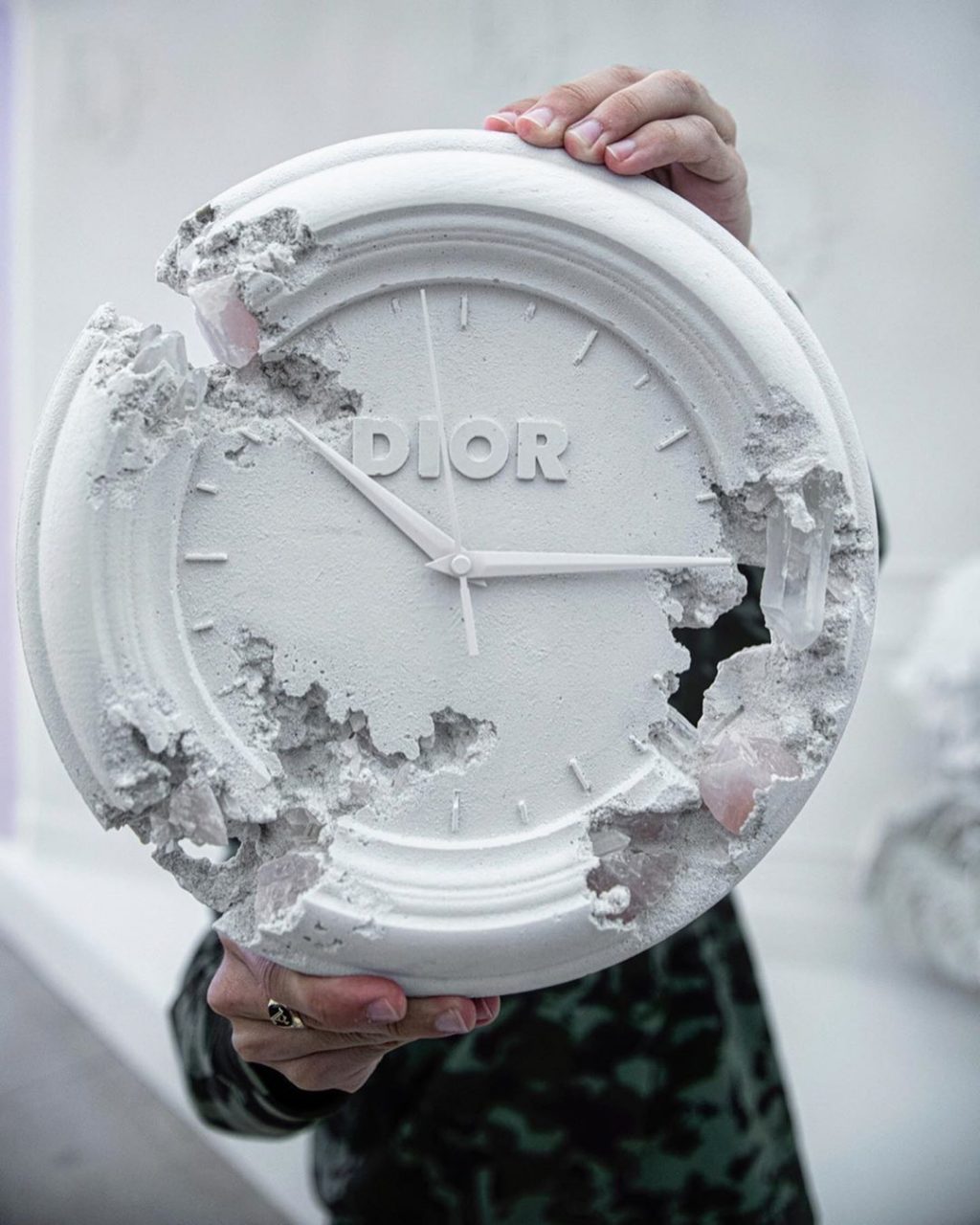 Kim Jones 欽點：Dior 唯一認可的當代藝術家 Daniel Arsham
