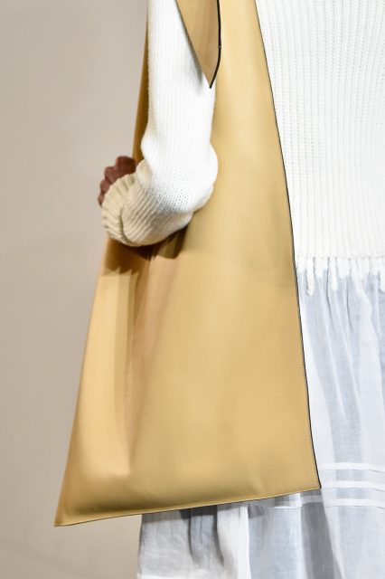 為什麼時尚對皮革情有獨鍾?從 Hermès 到 Bottega Veneta 的皮藝變法