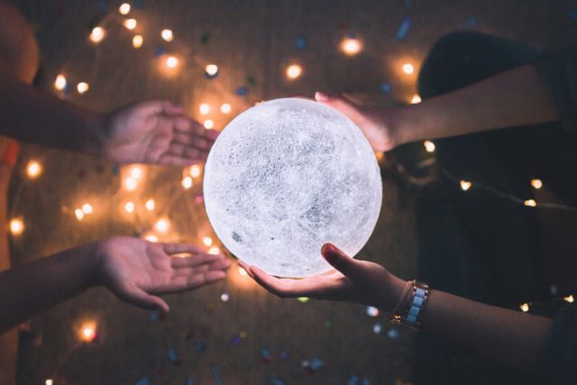 分手要在滿月時？陰晴圓缺是如何影響每個人的決定…