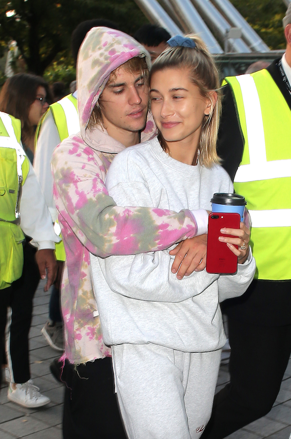 Justin Bieber 親手製作項鍊給 Hailey，再次高調示愛