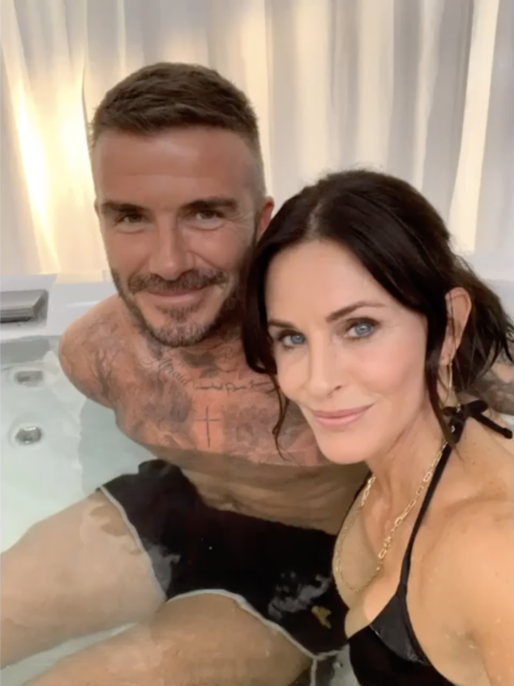 Courtney Cox重奪Jennifer Aniston Instagram風頭，與David Beckham戲水？