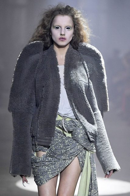 2024萬聖節化妝造型靈感|重溫歷年最恐佈詭異的天橋妝容 成為你萬聖節時尚妝容靈感