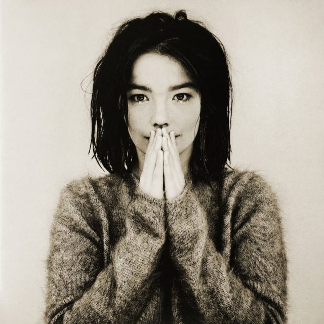 Björk 忍痛取消萬眾矚目的管弦音樂巡迴演出,回顧 Björk Guðmundsdóttir 過去獨特經典造型