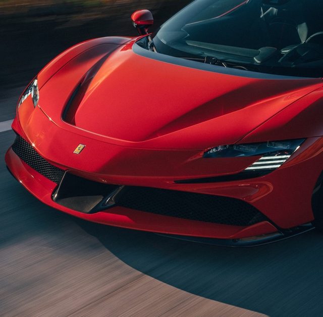 跑車與時裝亦難以分割?法拉利Ferrari宣佈將與Armani合作推出高級時裝系列
