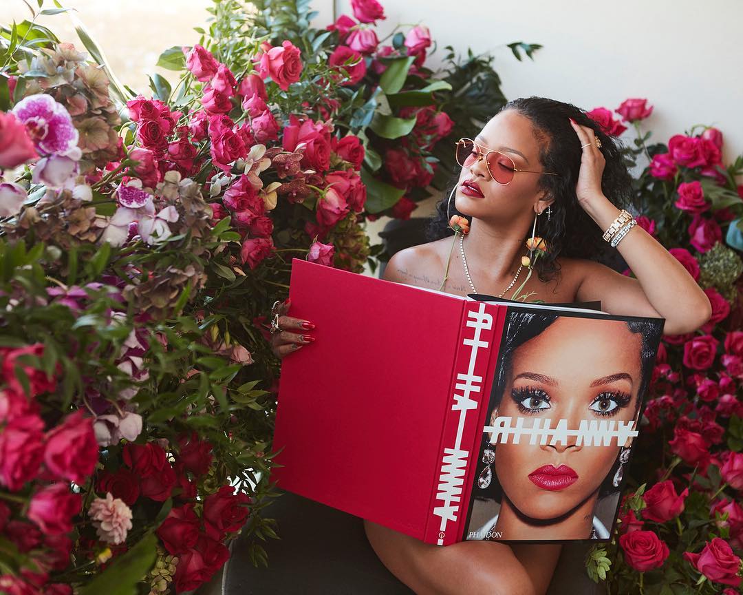女超人Rihanna也會失去生活平衡？以一張自拍向家人朋友道歉