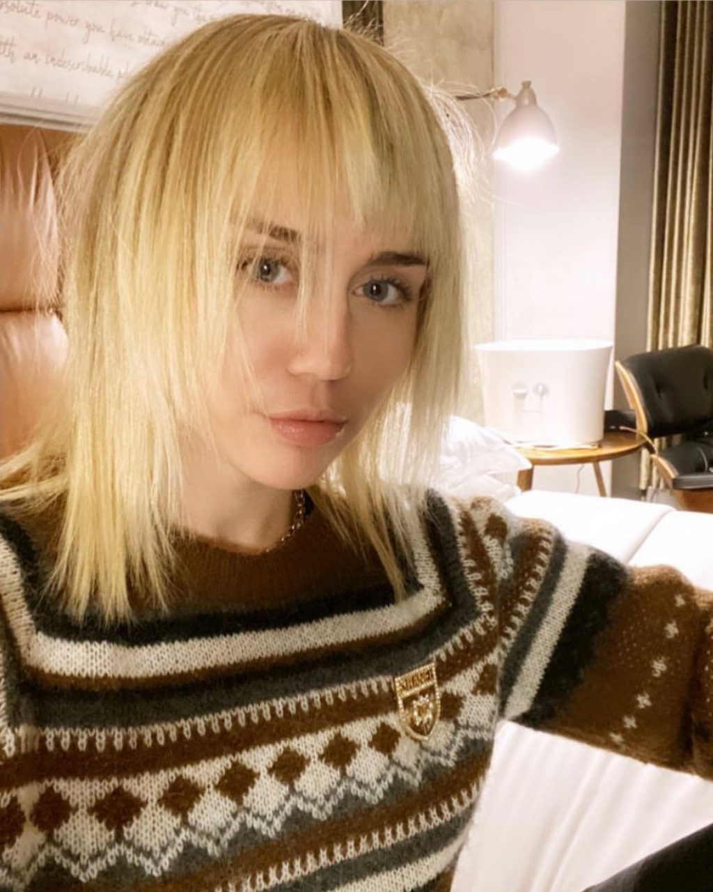 不一樣的Miley Cyrus：由媽媽親自操刀的凌亂中長髮