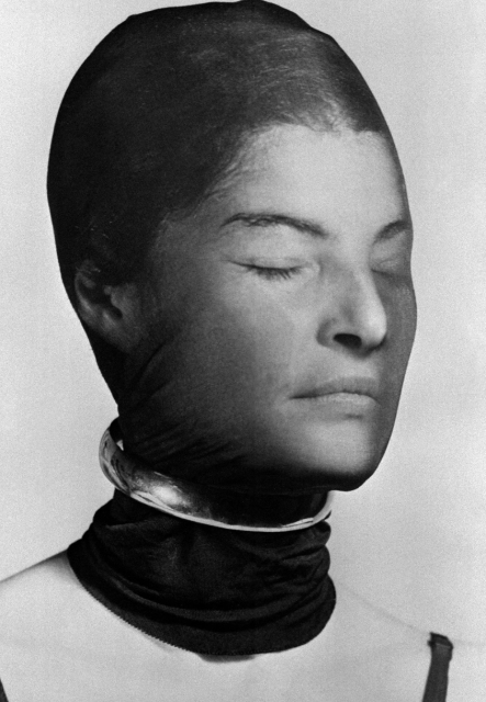 女性主義展覽：重寫絲襪對女性的意義