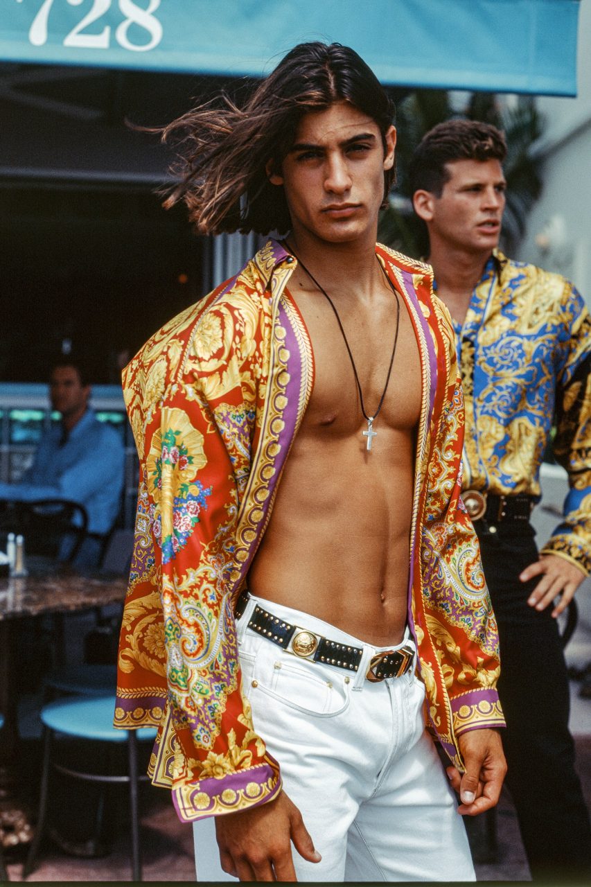 1990年代出土Versace 廣告照片成 Miami Art Basel 最性感展品