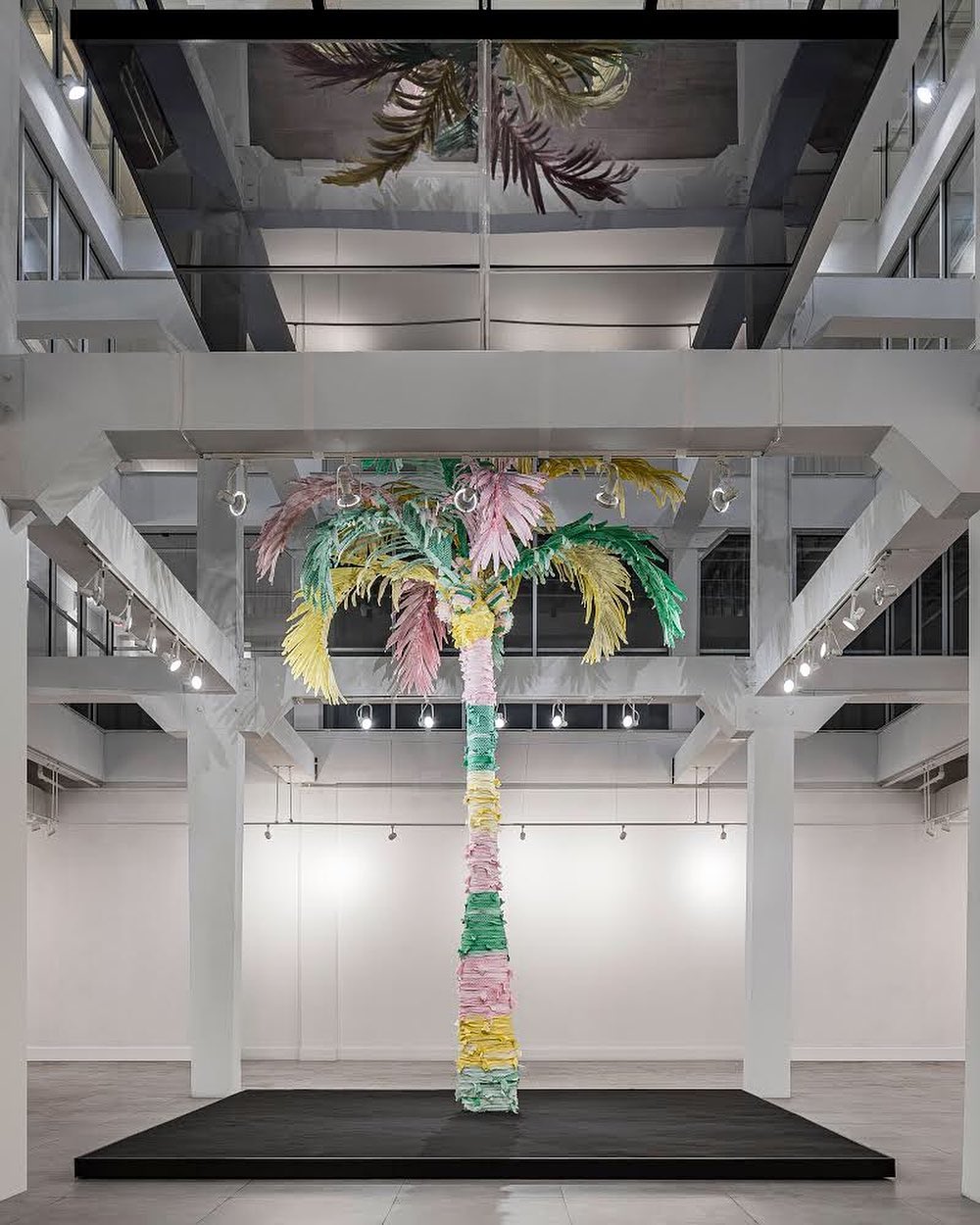 Thom Browne 首個藝術雕塑獻給2019邁亞密海灘 Art Basel
