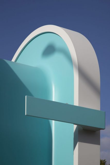 不斷以游泳池為設計標誌的藝術家:Elmgreen & Dragset