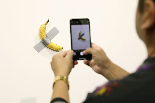 誰偷吃了價值$12萬美金的香蕉?| 邁亞密海灘 Art Basel
