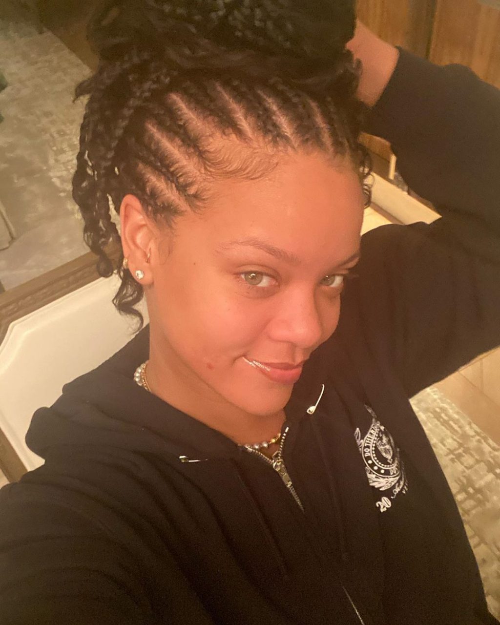 Rihanna上載素顏無修飾相片：展示自己真實的一面打破Instagram鼓吹完美風氣！