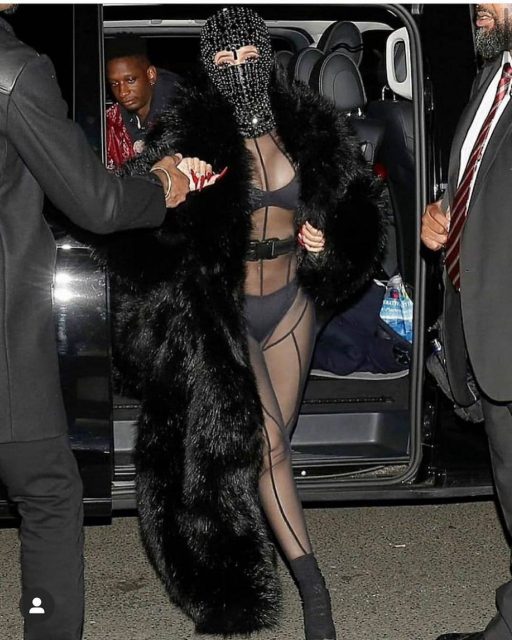 專屬 Cardi B. 的時尚造型：沒有臉就最時尚！