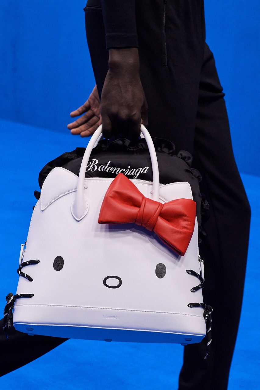 Hello Kitty手袋再度登場：Balenciaga 把少女心滿瀉的手袋設計獻給時尚的男生！